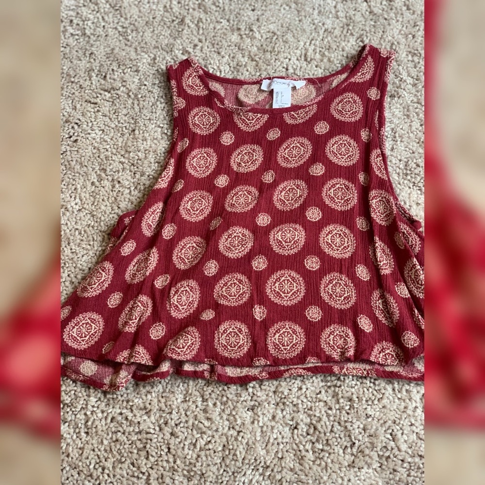 Medallion print crop